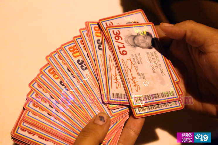 Pobladores de El Recreo reciben carnet de militancia sandinista